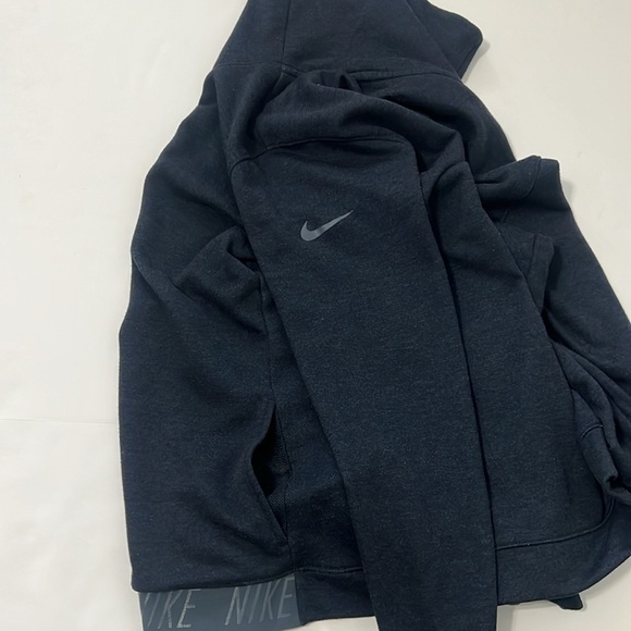 Nike dri-fit navy blue sweatshirt. Turtleneck/funnel neck neckline. Size XL. - Picture 12 of 12